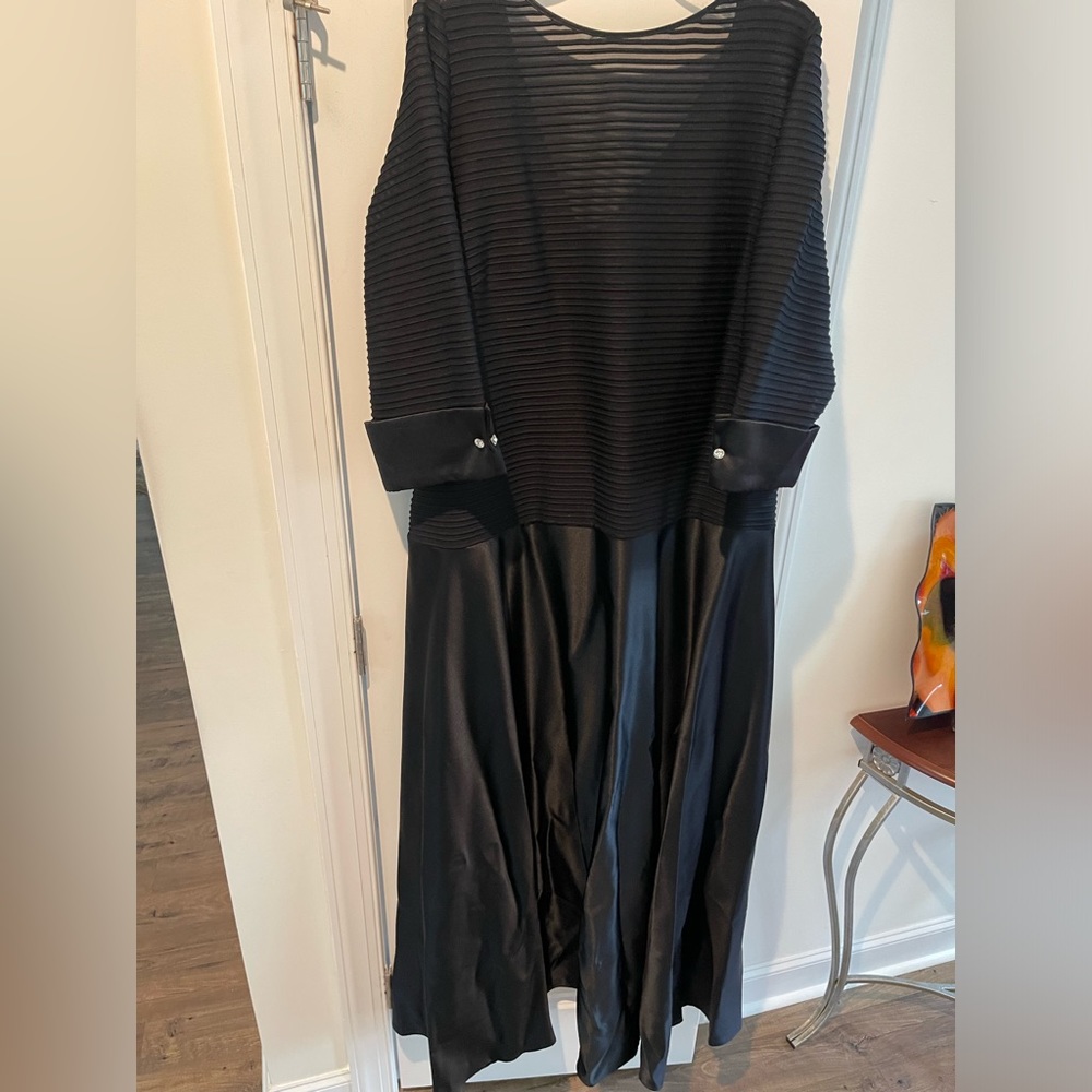 LIKE NEW: Formal Black Dress (Size 20W), Perfect for a formal event!